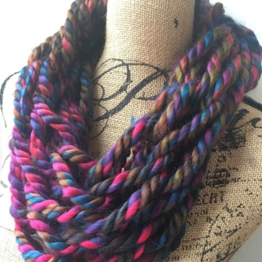 Women Knit infinity scarf chunky bulky purple cowl - Picture 6 of 8
